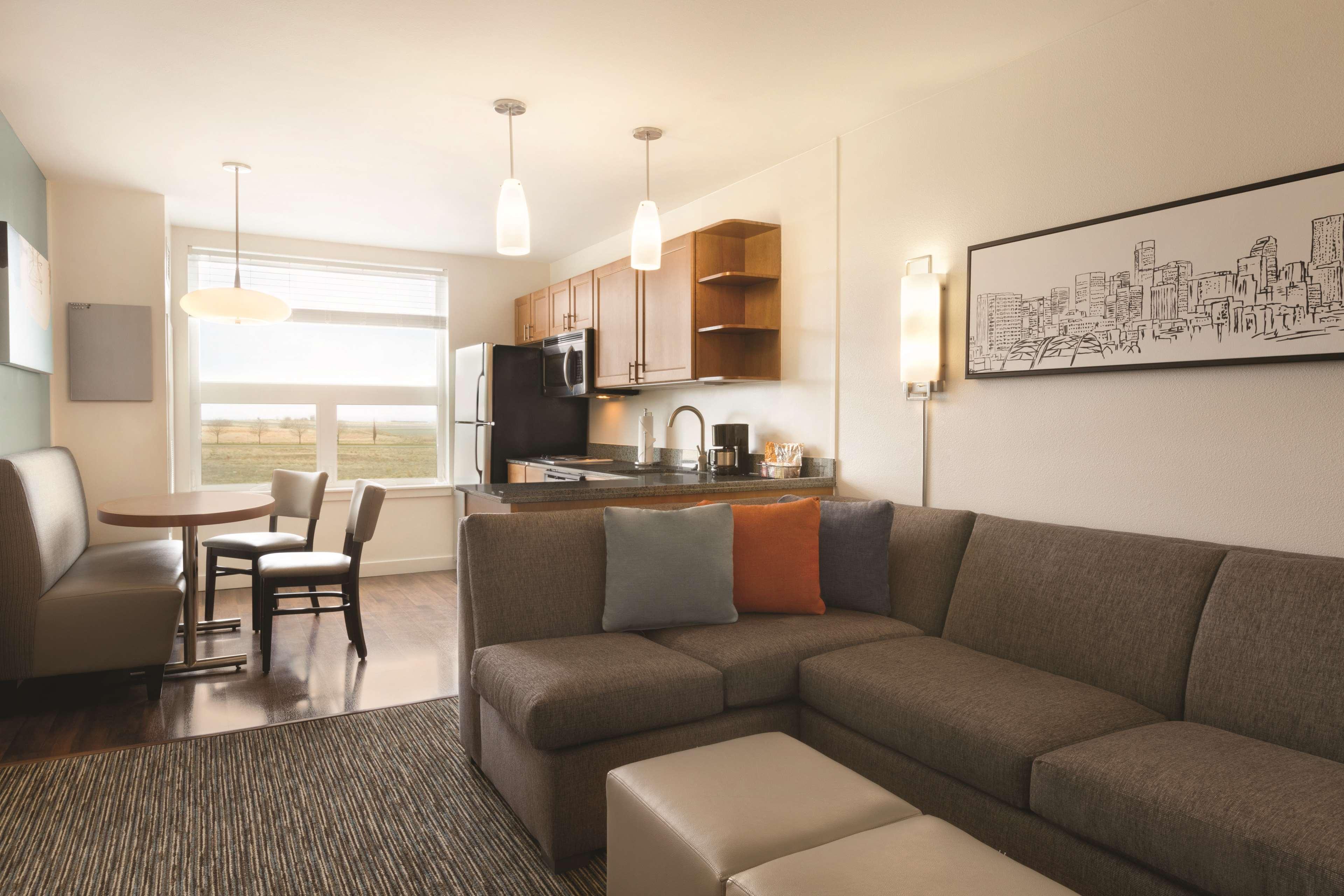 One-Bedroom King Suite,1438831387:JPEG